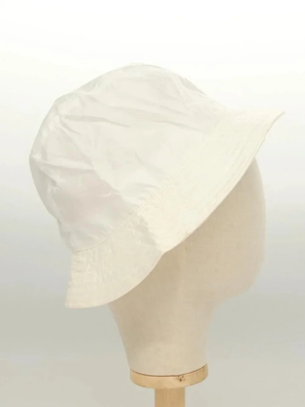 GUCCI GG Canvas Bucket Hat L Whit - Picture 5 of 10